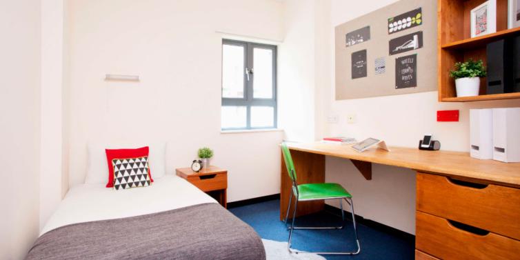 ESL Languages Unite House residence IH Bristol