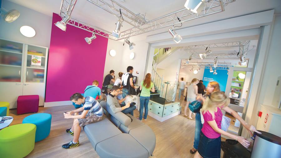 ESL Languages Young Adults Kings Oxford gallery 2